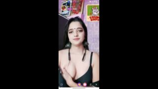 Super Gorgeous Chamet Girl Tokyo Nude Strip and Take Shower