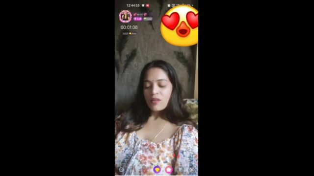 Gorgeous Soni Coyly Shows Boobs on Chamet Live gorgeous sex video
