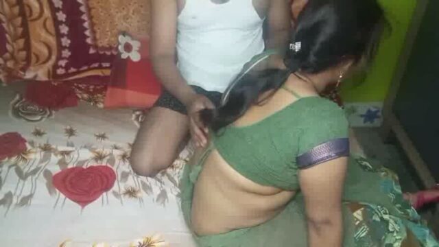Hyderabad Bhabhi BJ to Lover lover sex video