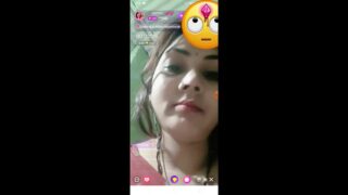 Horny MILF Kangna Show Her Goods on Chamet