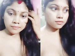 Sexy Boudi Showing Her Boobs New