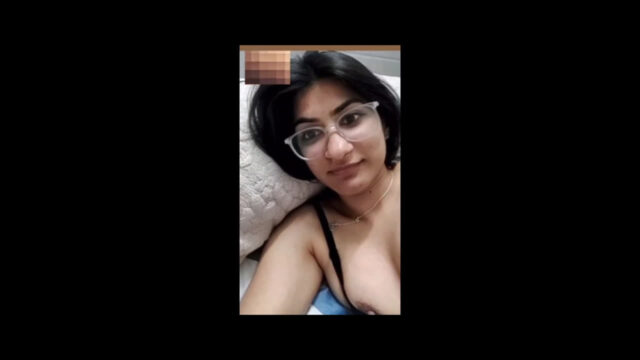 Hot teen removed bra in vc