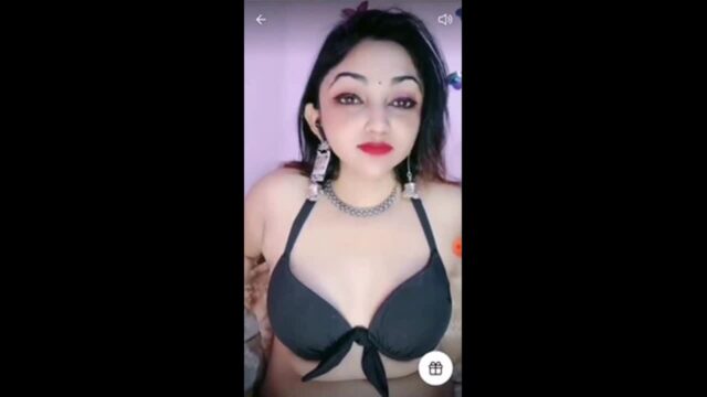 Famous Riya Queen Masturbating and Showing Ass On Tango Live masturbating sex video