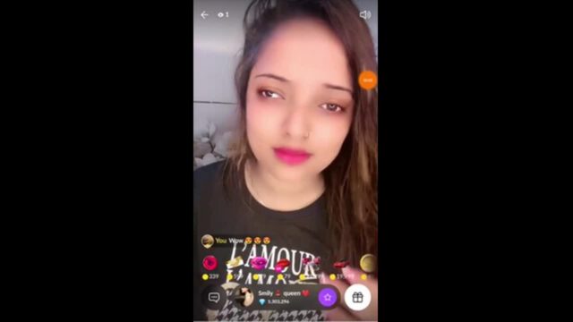 Sweet Smily Queen Live Tango 121 Showing Boobs live sex video