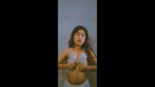 Horney desi babe recording snap and fingring