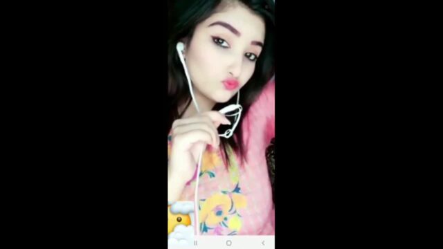 Cute teen gf show boobs cute sex video