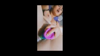 Horny gf fingering to cum out