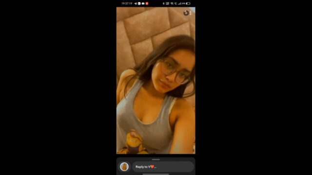 Desi Babe showing boobs boobs sex video