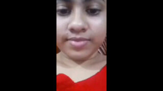Desi milf showing her boobs