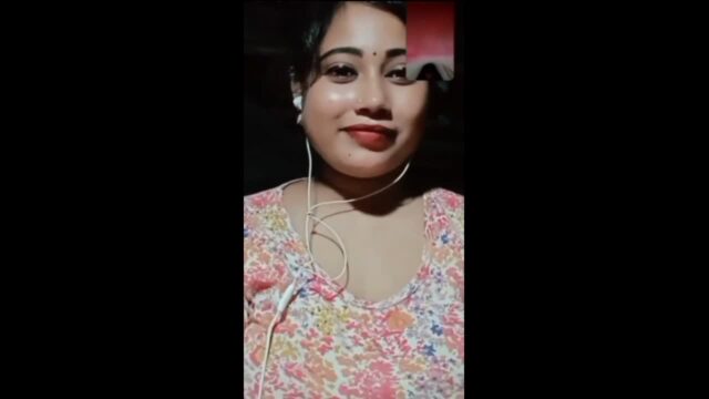 Hot bhabi strip full nude fir Fingering show her big tits
