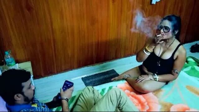 Smoking Hot Bhabi fucked Friend bhabi sex video