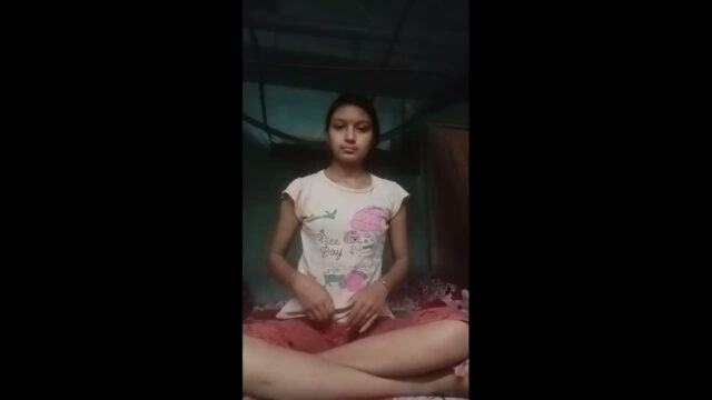 Beautiful young girl fingering fingering sex video