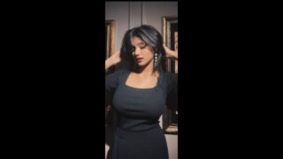 Sexy Babe Showing Boobs