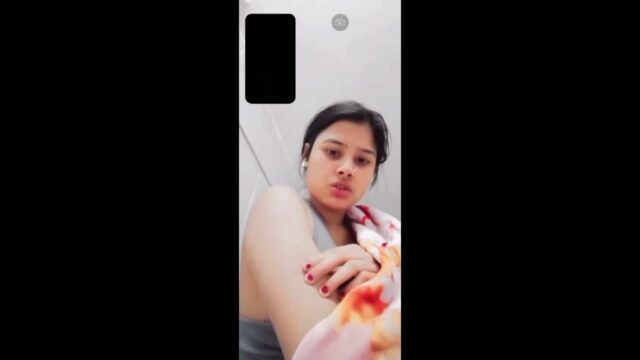 Beautiful Bengali Mal Showing bengali sex video