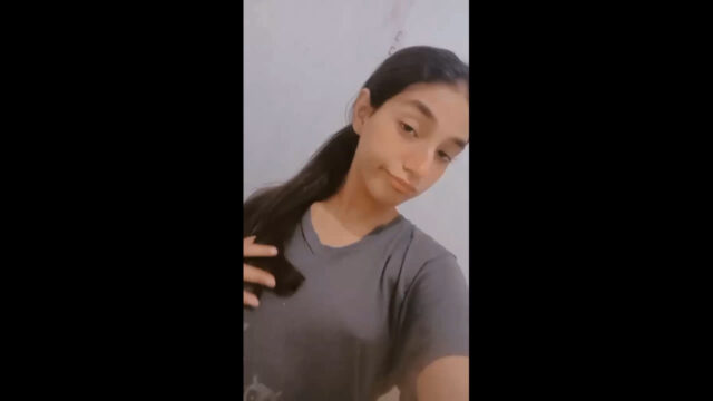 Indian cute girl showing her boobs cute sex video