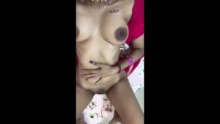 SLUTTY INDIAN BHABHI PLEASURE HER JUICY PUSSY