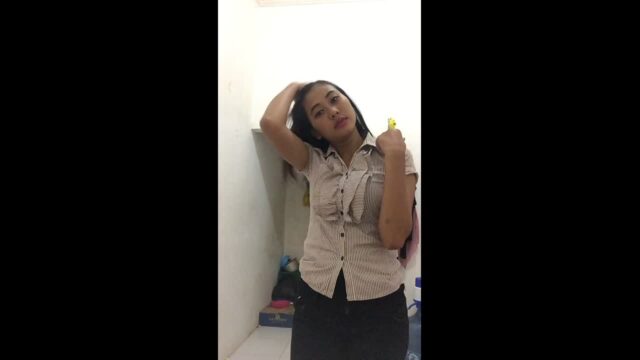 Sexy Rich Nepali Girl Slim Body Showing Boobs & Fingering Pussy
