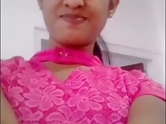 Adorable Lankan Girl Reveals Herself in a Video