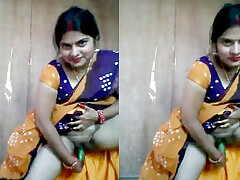 Desi Bhabhi Sharing Her Secret Recipe To Make Cucumber Chutney