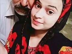 Pakistani Babe Shows off Her Big Boobs and Pussy in Clip