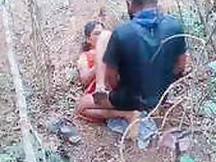 Mature bhabhi gets her fill of cock in the open air