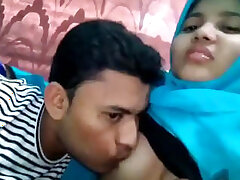 lucknow colg beauty faheema boobs sucked by bf