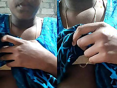 Mallu aunty shows to lover