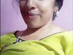 Mallu aunty Showing Milk Boobs