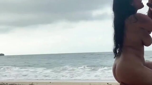 Indian viral porn video of a couple fucking on the beach