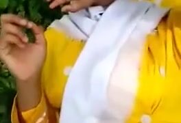 हिजाबी लड़की को कोलेज के बाद झाड़ियो में चोदा