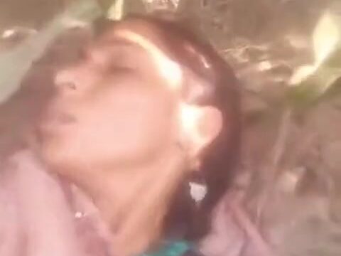 Rajasthani muslim callgirl bhabhi taking big lund in farm