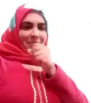 Hijabi big boobs lady showing pussy in video call