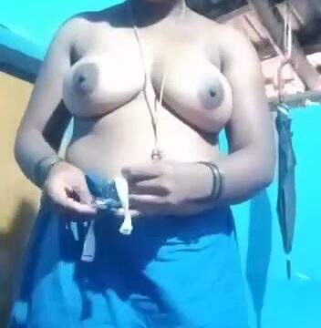Hot kannada village Bhabhi showing naked body in mms