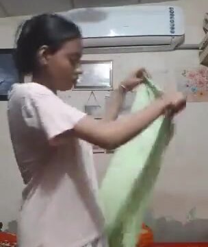 Nerdy college girl dress change naked viral video
