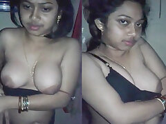Indian bhabhi in Black Bra showing gorgeous boobs