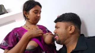 Devar apni bhabhi ki big boobs pahli bar aapne jibh se chat raha he – daver suking bhabhi boobs.