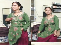 Indian aunty show her hot nude