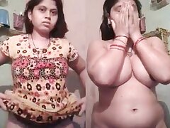 DESI INDIAN BHABHI SHOWS her AMAZING FIGURE UNDERNEATH