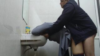 Indian Aunty fucked by lover in a public toilet – MMS clip