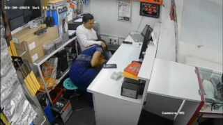 Unsatisfied bhabhi mobile repair guy – CCTV expose