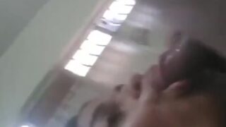 हॉट भाभी अंकल का लंड चूस के चुद गई