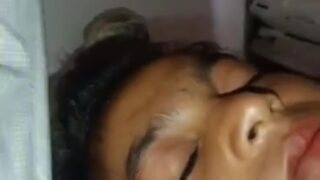 ट्यूबवेल के कमरे में जवान लड़की को लंड पकड़ाने का एमएमएस