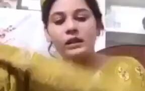 Desi bhabhi showing her pussy juices in video call