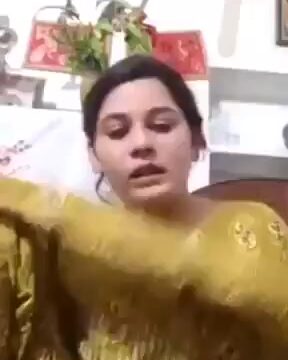 Desi bhabhi showing her pussy juices in video call