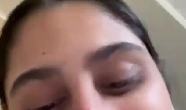 Beautiful punjabi maal girl showing all holes in trending selfie