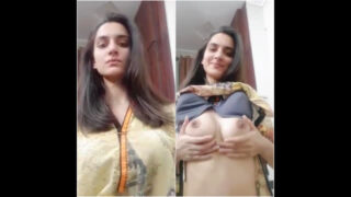 SEXY SLIM BABE SHOWING BOOBIES