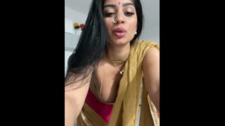 Indian Babe Stripping Saree Live – Fully Nude Performance
