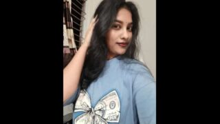 SEXY FIGURE DESI VILLAGE GIRL STRIPPING DRESS SHOWING TEASING NUDE BATHING