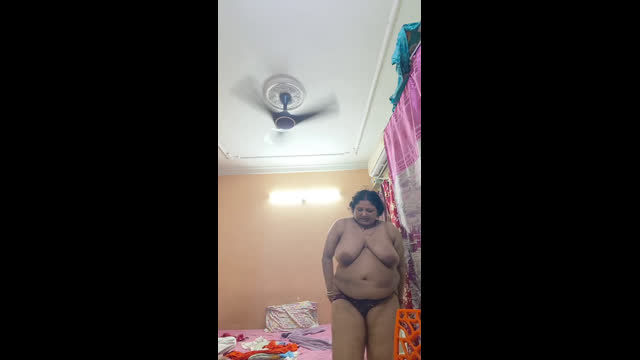 Shameless Bihari Tanker Mom Front Of Her Son Fasten Bra Hook By Him fasten sex video