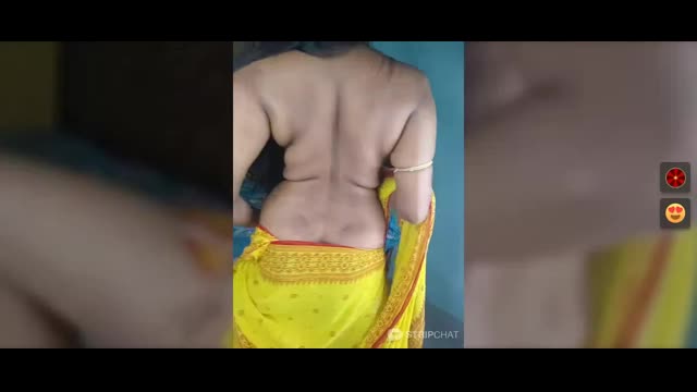 Horny Bhabhi in saree without blouse Showing Boobs and Sexy Back without sex video